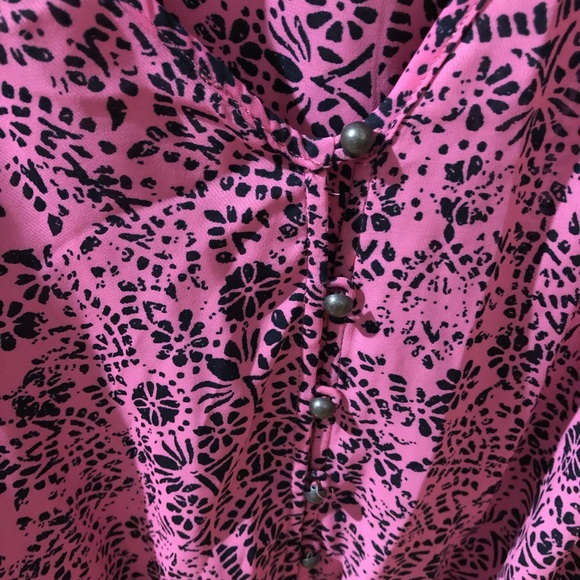 Banana Republic EUC flowered blouse. Size medium - Picture 3 of 4